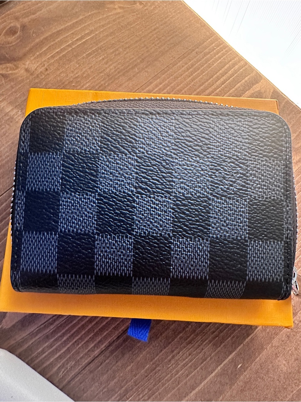 Louis Vuitton Black Zippy Wallet - Picture 8 of 8